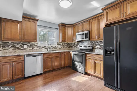 32 Anna Court Unit 281, Gaithersburg, MD MLS: MDMC2225076