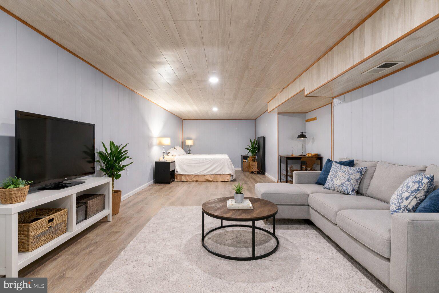 NEWPORT ESTATES - Residential