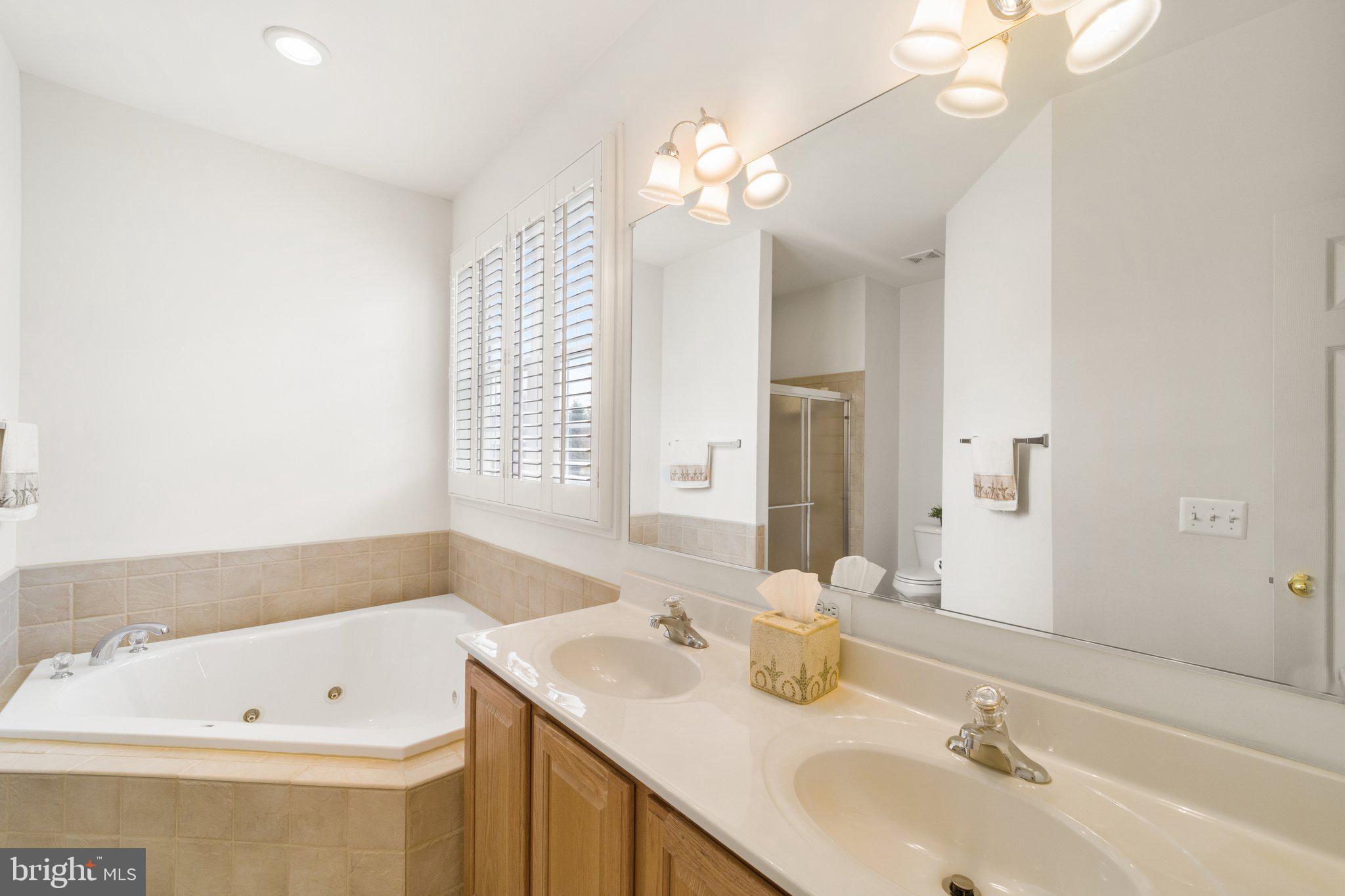 REDWOOD LAKES - Residential