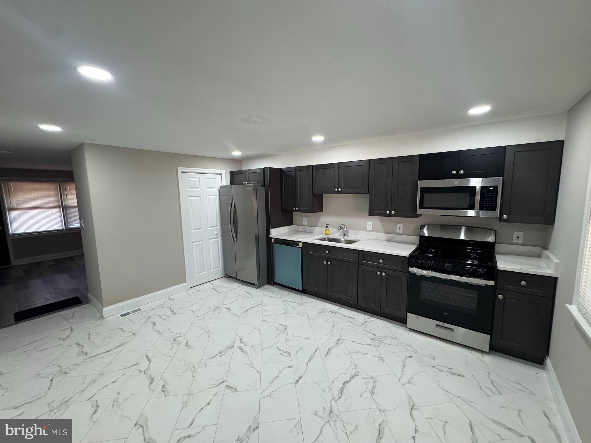 Recently Updated*** Interior Row/Townhouse with 3 Bedrooms, 2 Full Baths located in Eastwood Heights. Spacious living area, Kitchen with Stainless Steel Appliances, Fresh paint, New Electrical lights & Fixtures, updated bath. New flooring throughout the house, Front/Rear Porch, Deck, outside entrance fully finished basement with laundry area, and a fenced backyard.