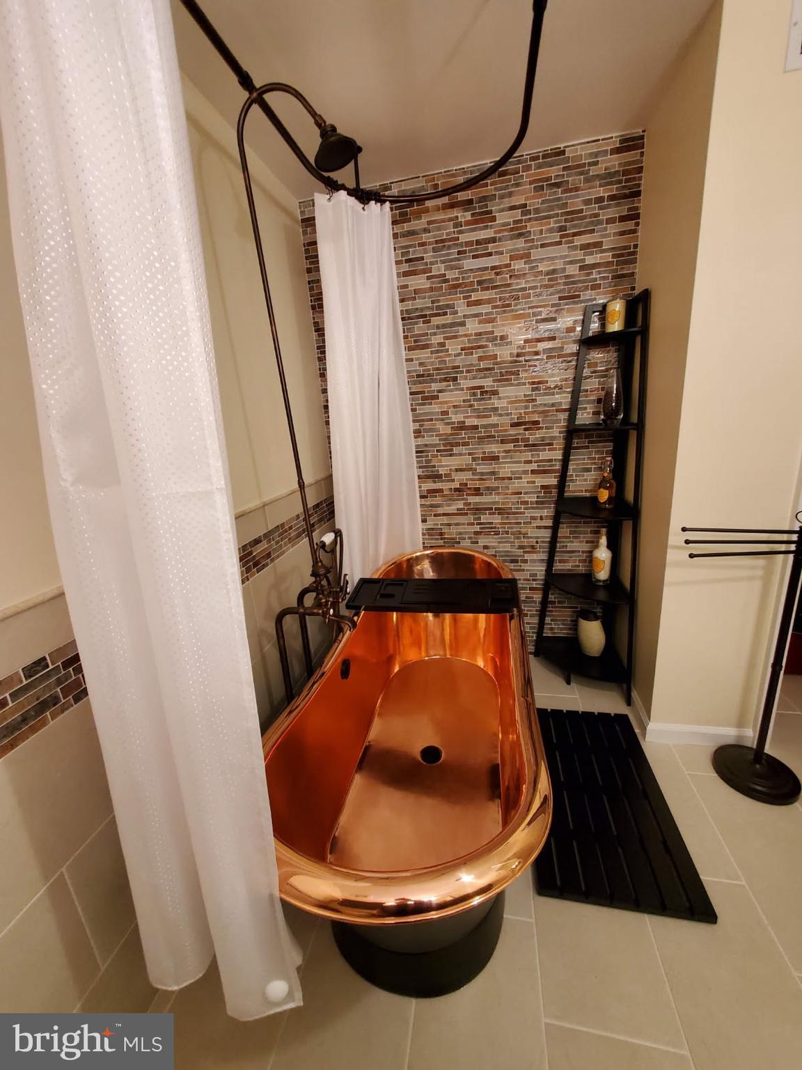 VILLAGE SHIRES - Residential