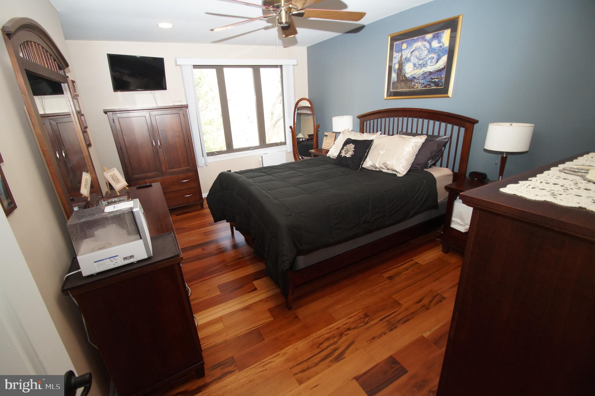 VILLAGE SHIRES - Residential