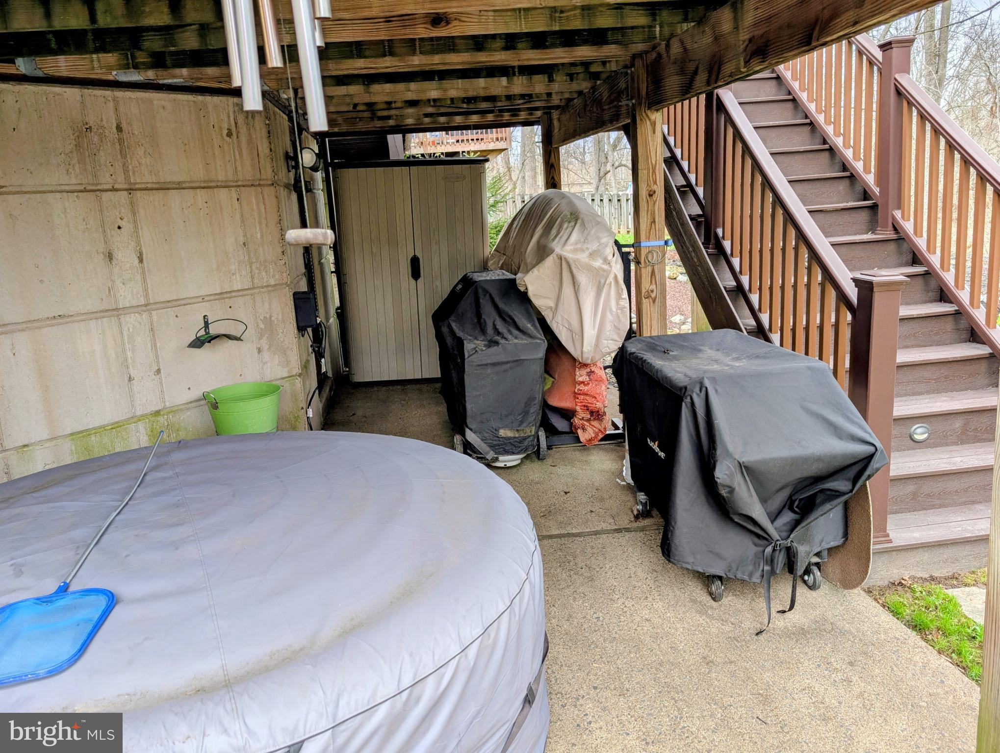 VILLAGE SHIRES - Residential