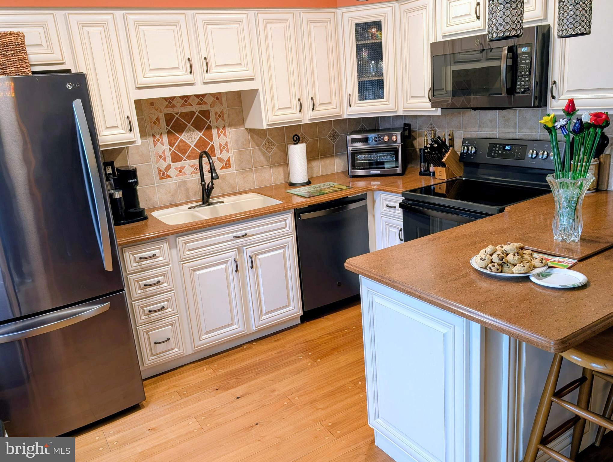 VILLAGE SHIRES - Residential