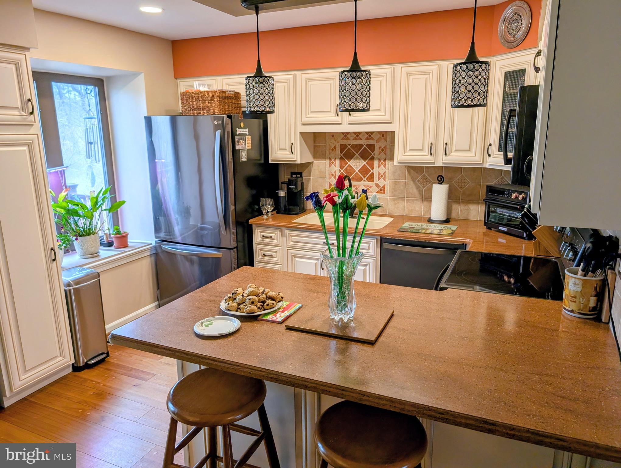 VILLAGE SHIRES - Residential