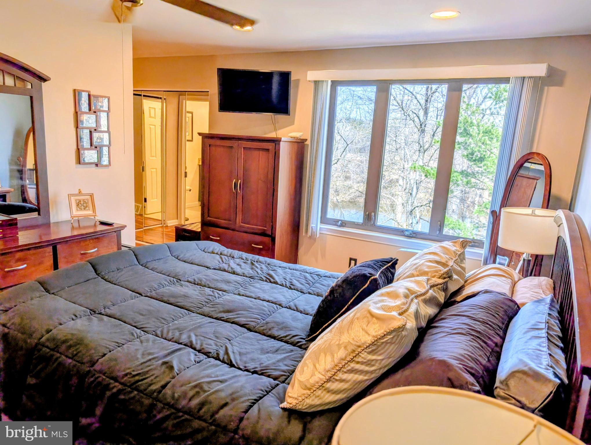 VILLAGE SHIRES - Residential