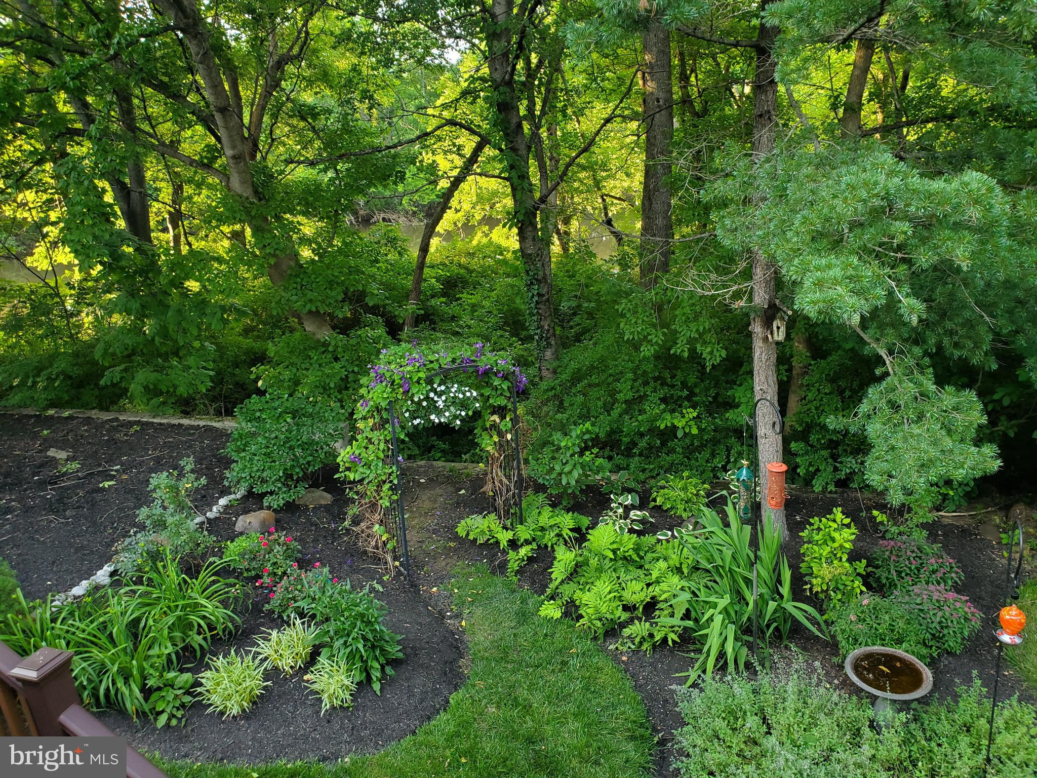 VILLAGE SHIRES - Residential