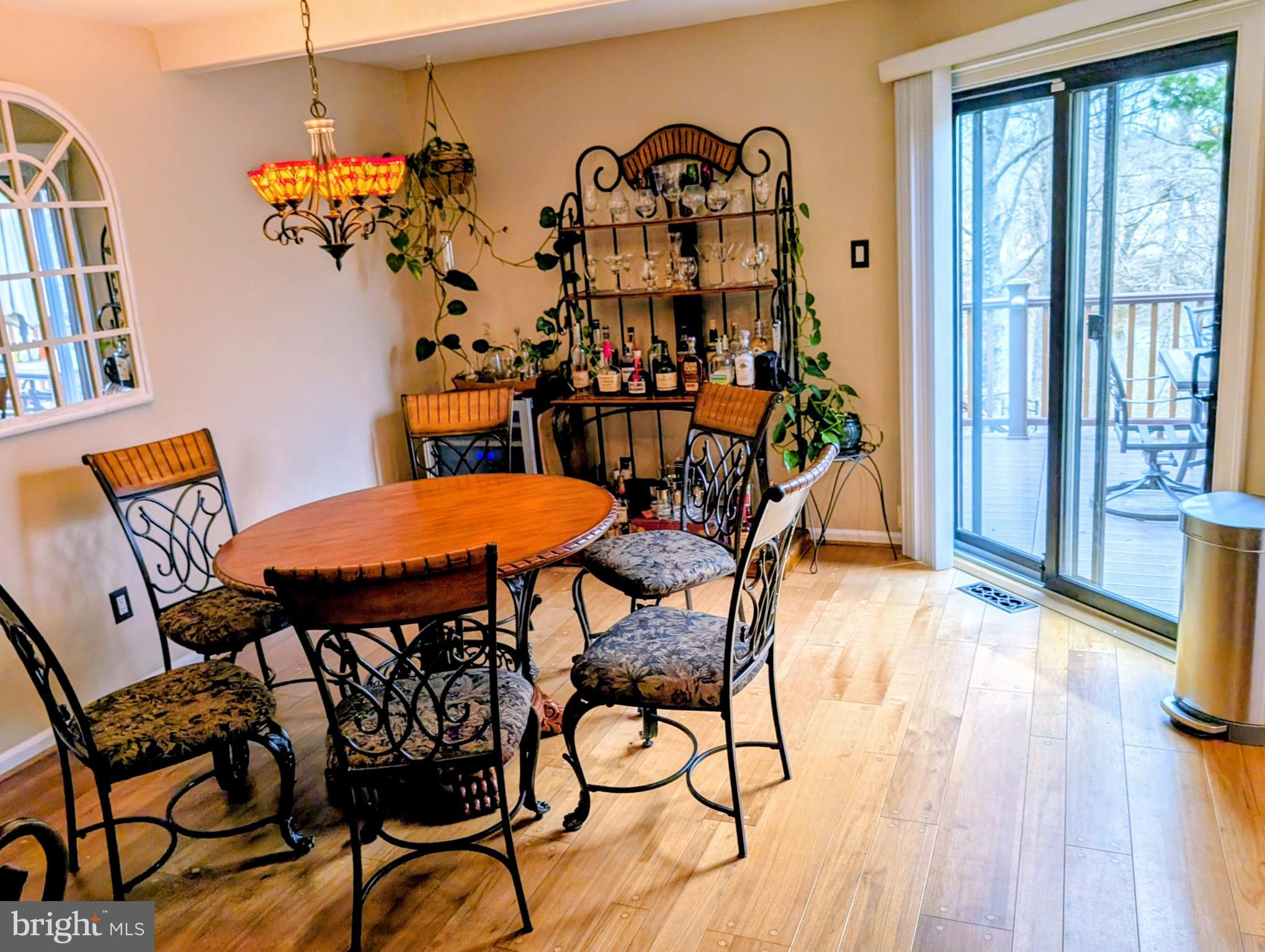 VILLAGE SHIRES - Residential