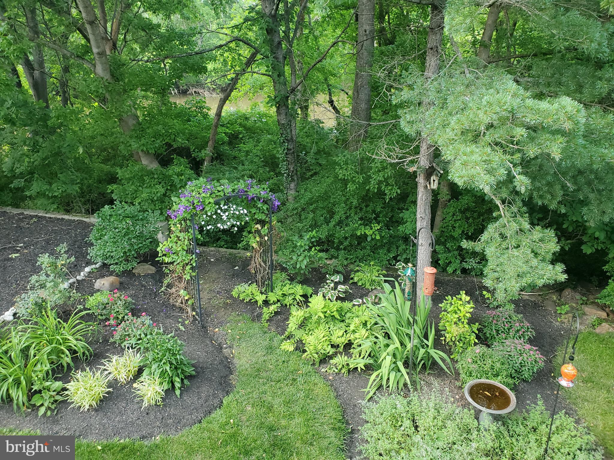 VILLAGE SHIRES - Residential