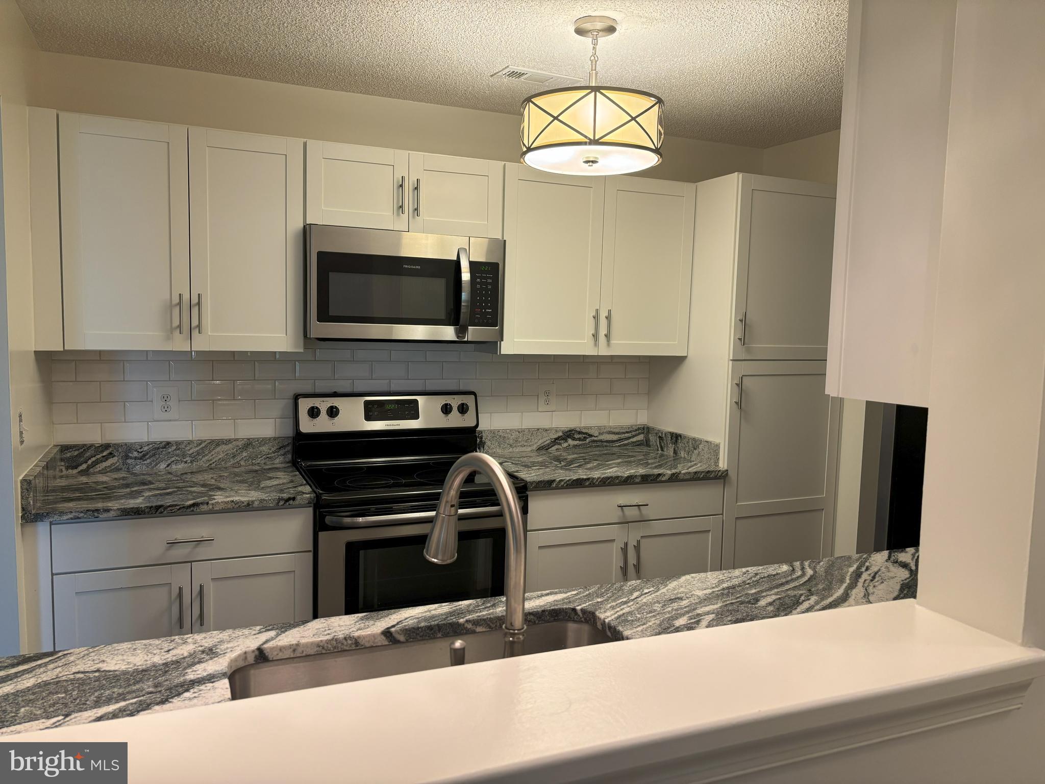 CHURCHILL VIEW - Residential Lease