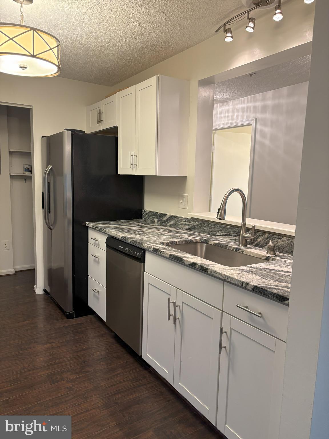 CHURCHILL VIEW - Residential Lease