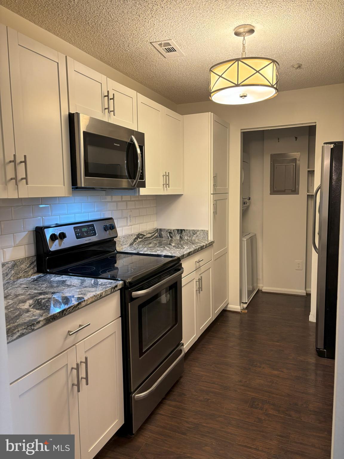 CHURCHILL VIEW - Residential Lease