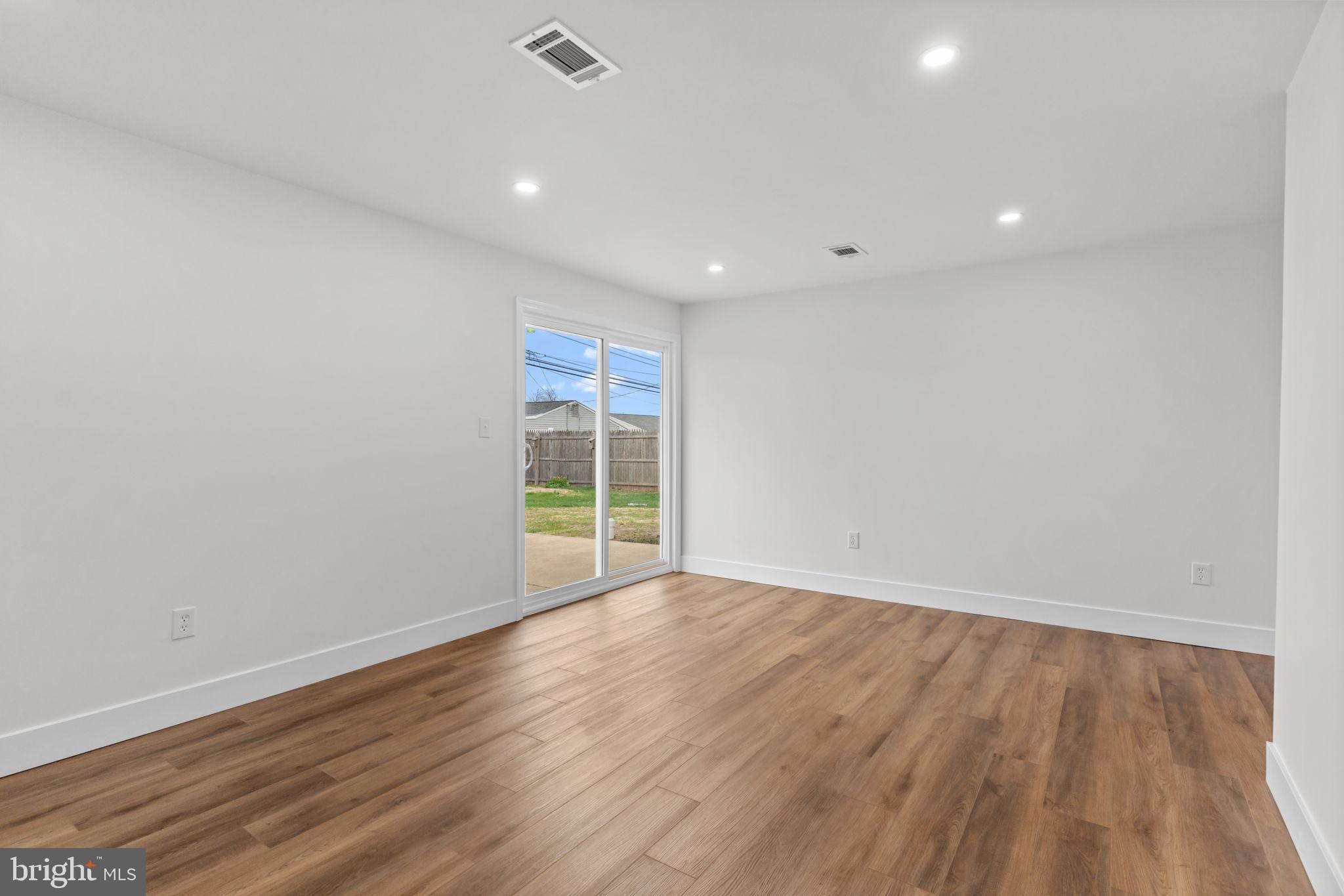 PINEWOOD - Residential Lease