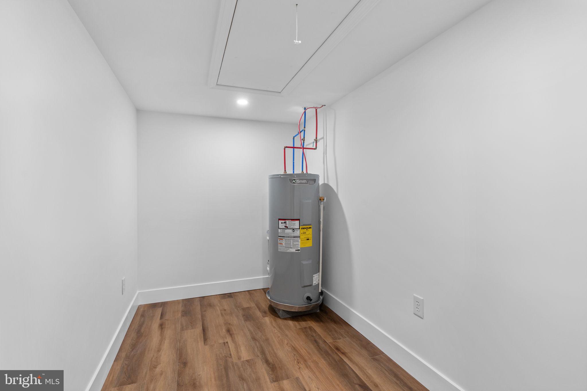 PINEWOOD - Residential Lease