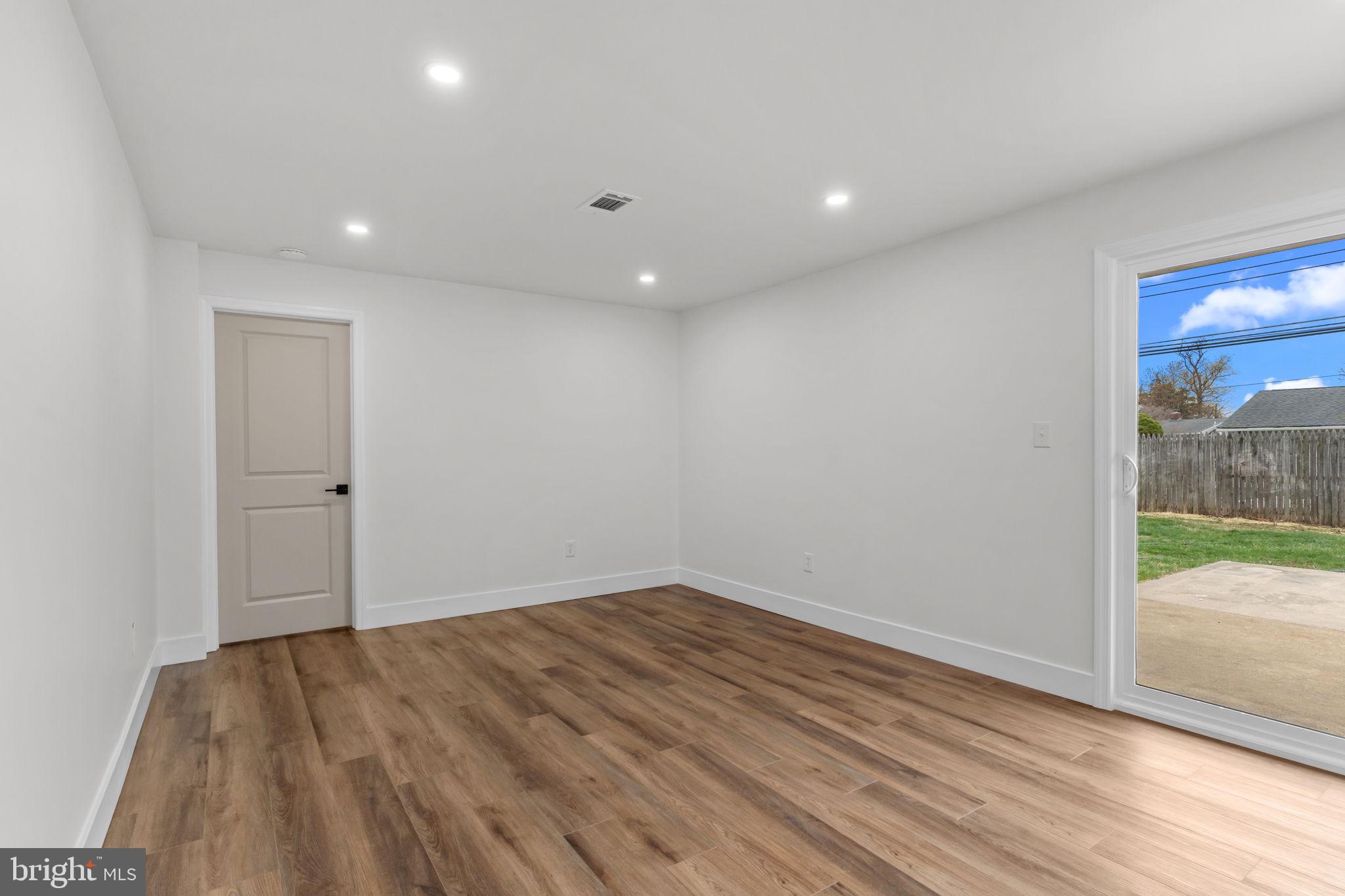 PINEWOOD - Residential Lease