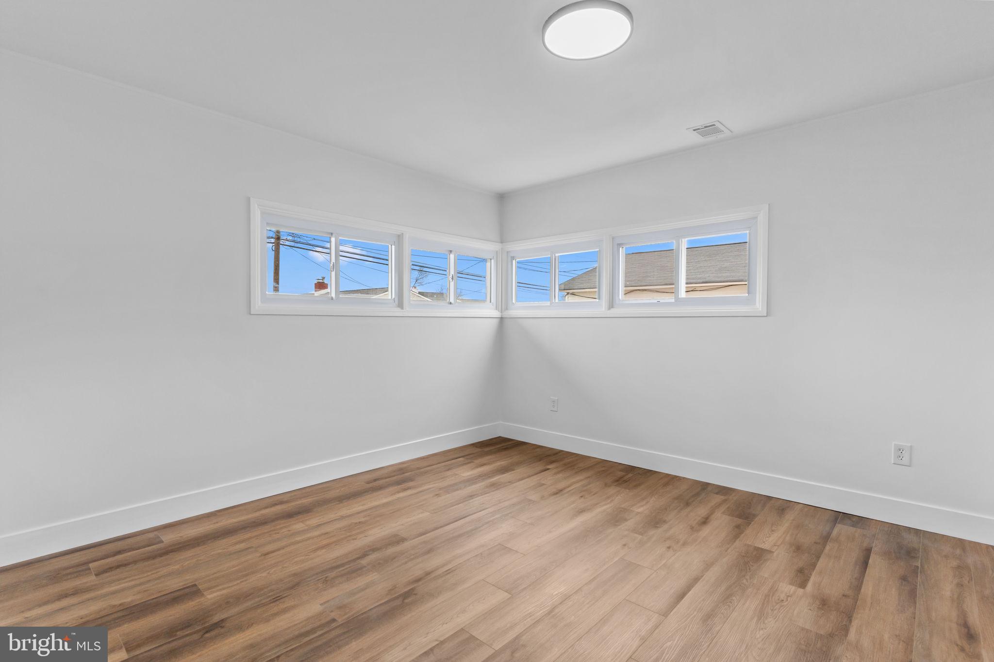 PINEWOOD - Residential Lease