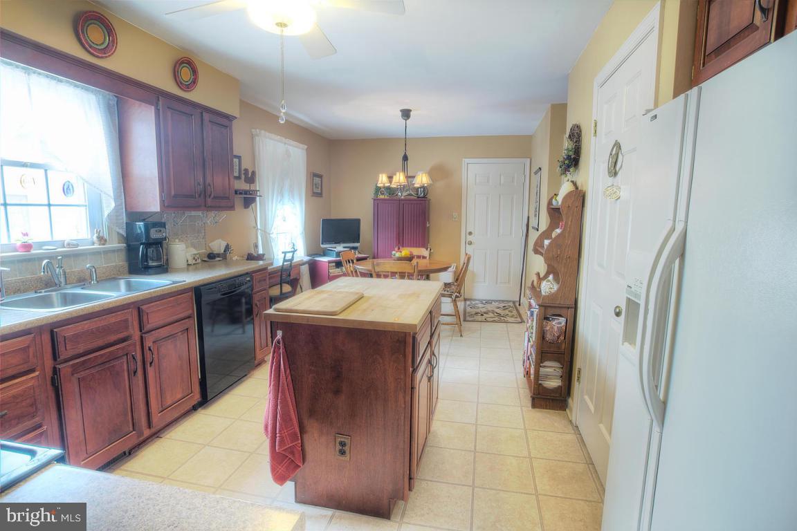 WOODS EDGE - Residential