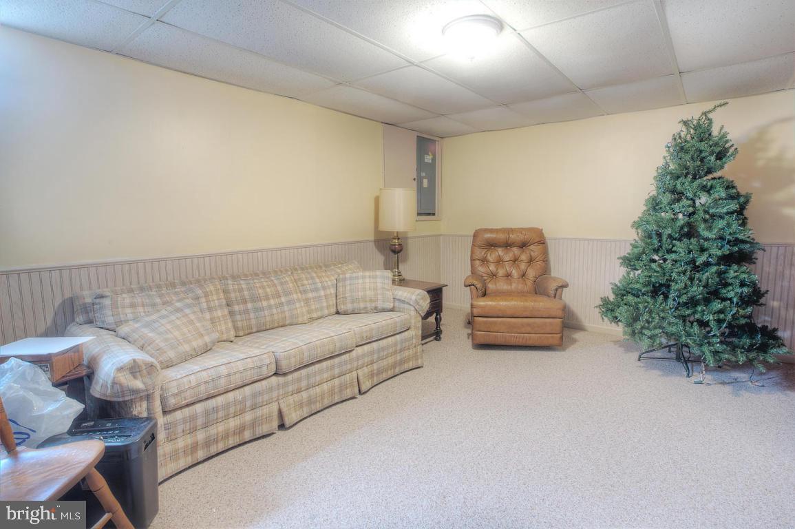 WOODS EDGE - Residential