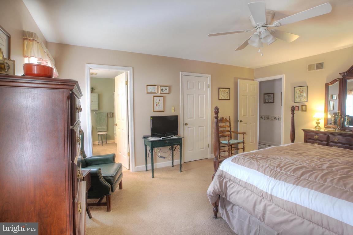 WOODS EDGE - Residential