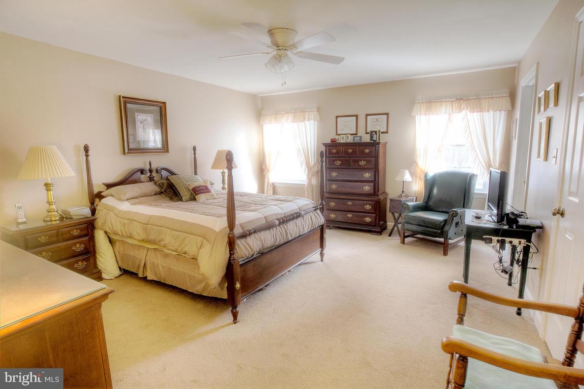 WOODS EDGE - Residential