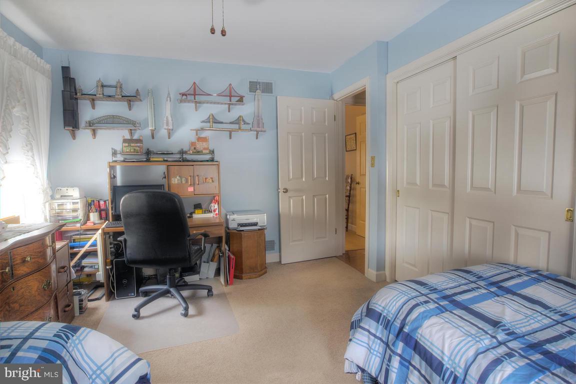 WOODS EDGE - Residential