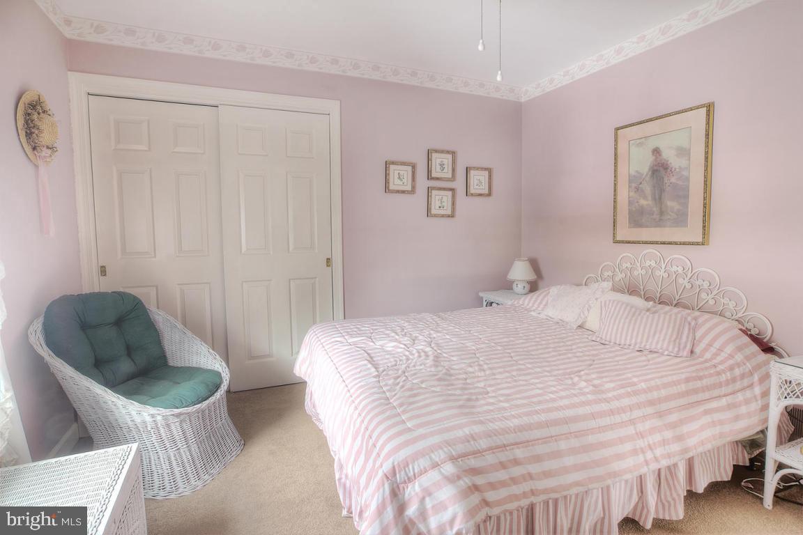 WOODS EDGE - Residential