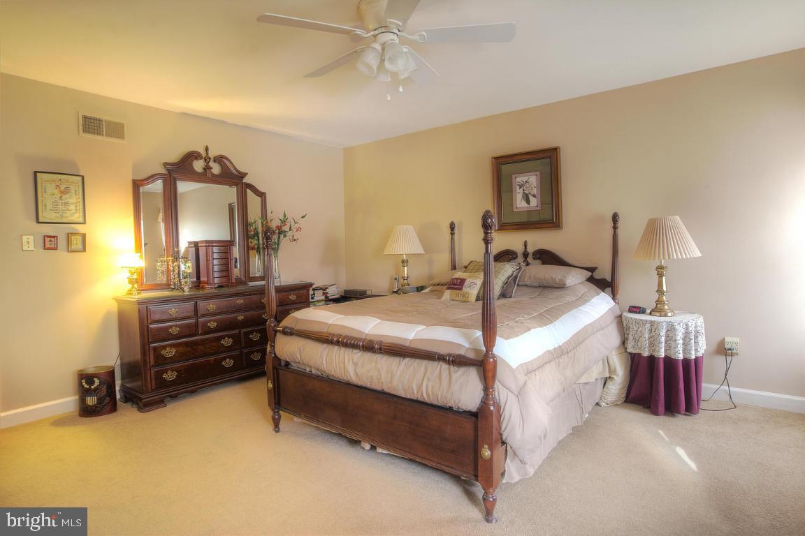 WOODS EDGE - Residential