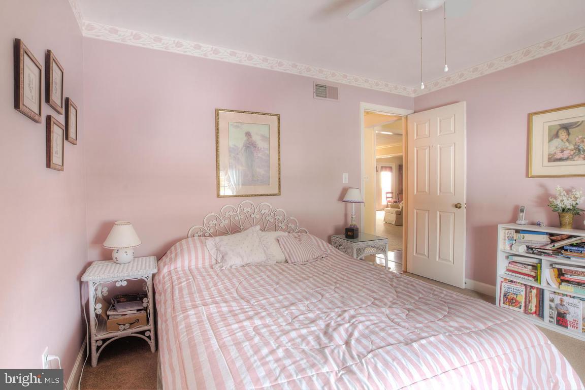 WOODS EDGE - Residential