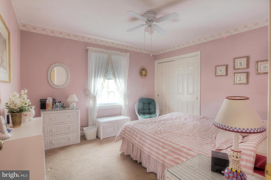 WOODS EDGE - Residential