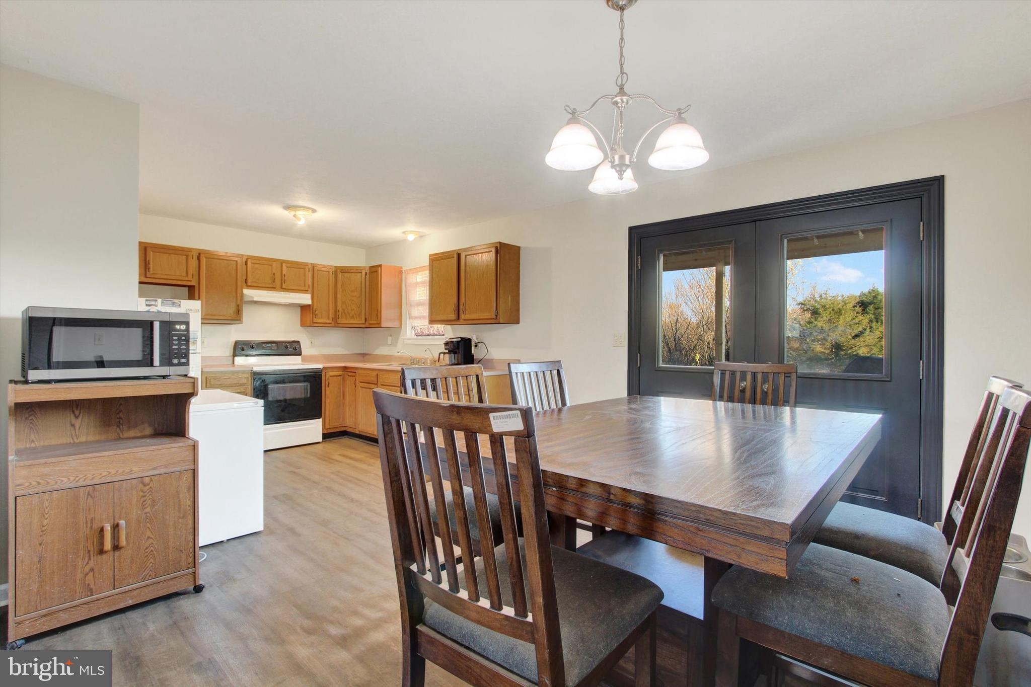 ABBOTTS MANOR - Residential