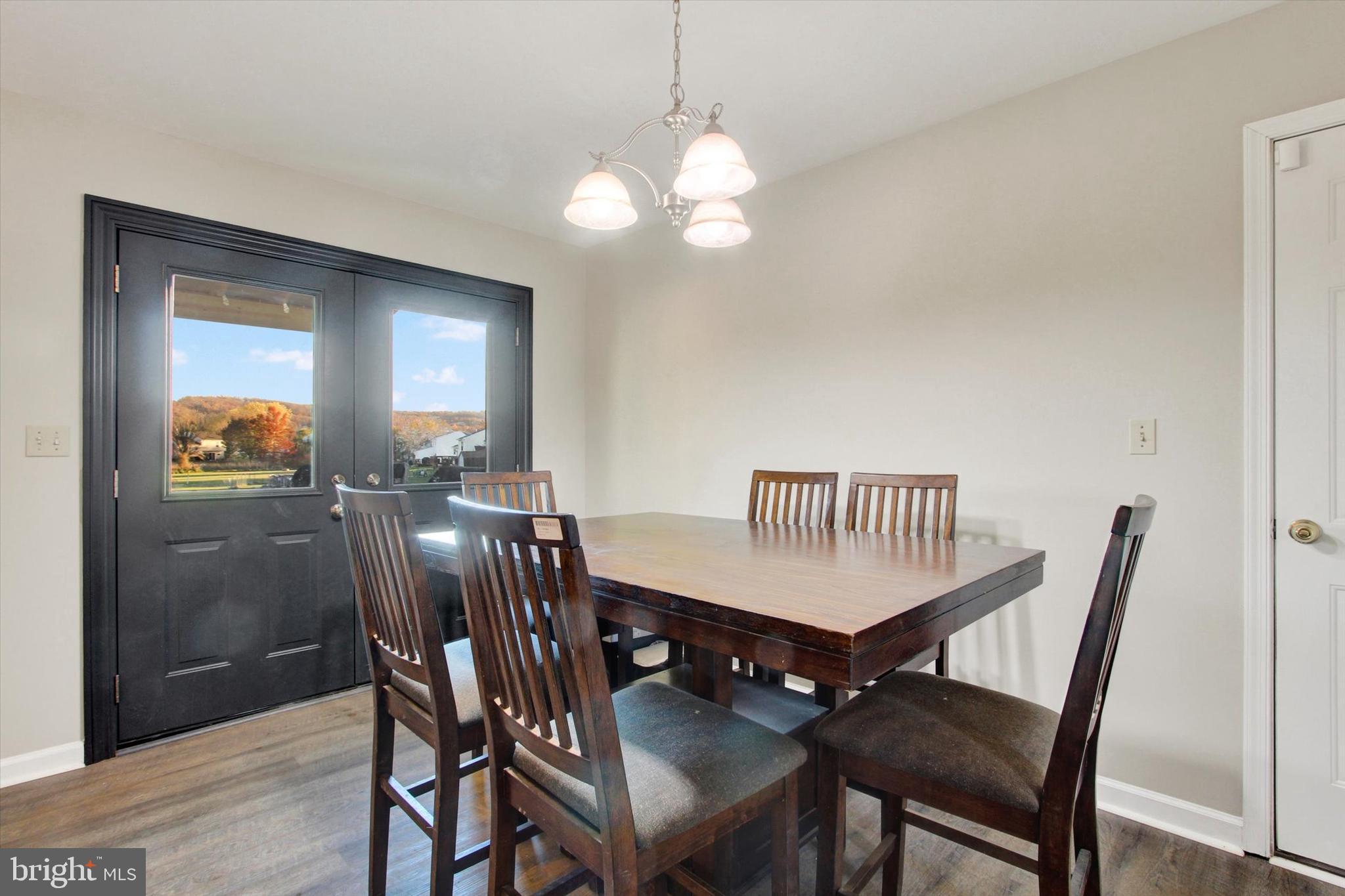 ABBOTTS MANOR - Residential