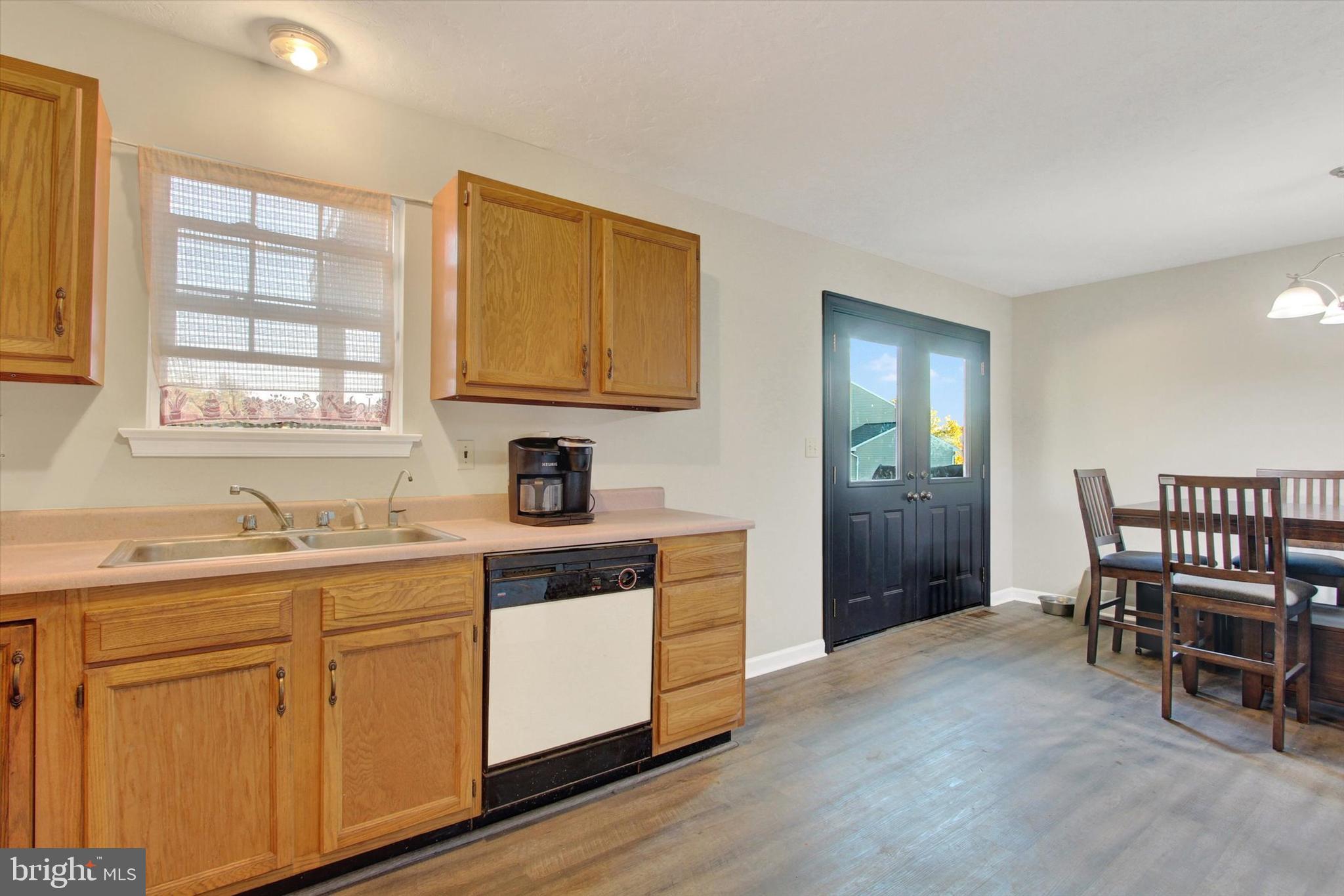 ABBOTTS MANOR - Residential