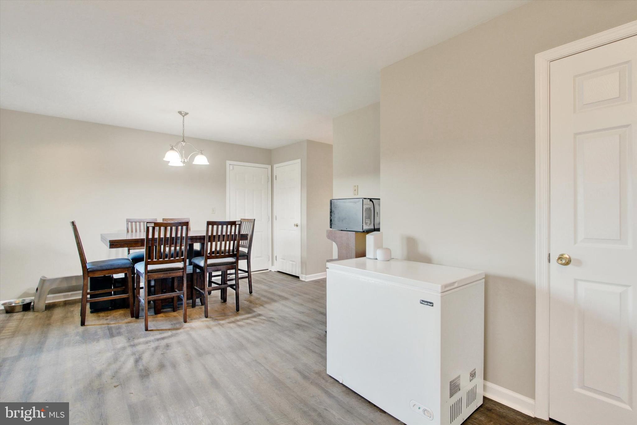 ABBOTTS MANOR - Residential