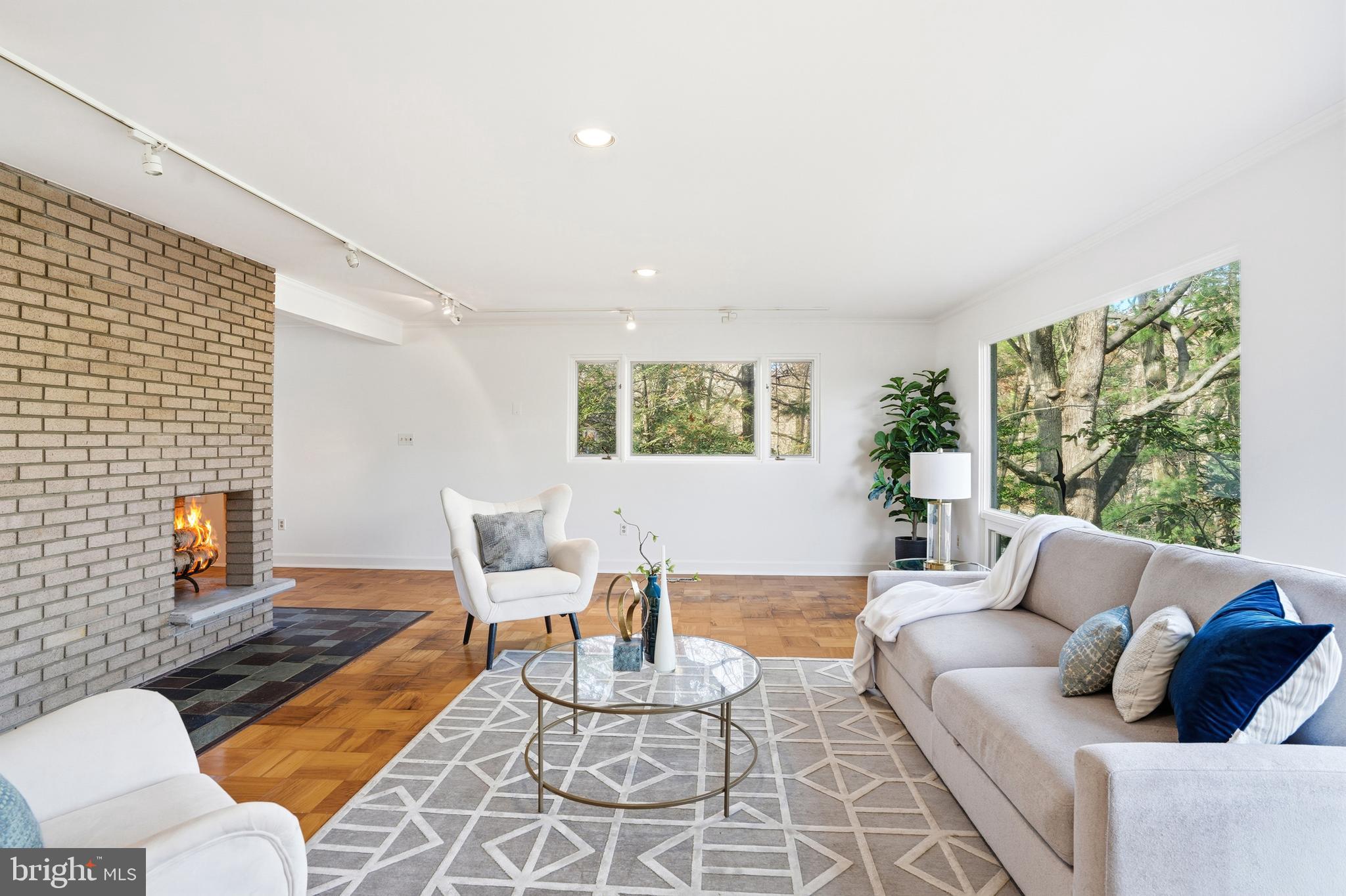 DOVER BALMORAL RIVERWOOD - Residential