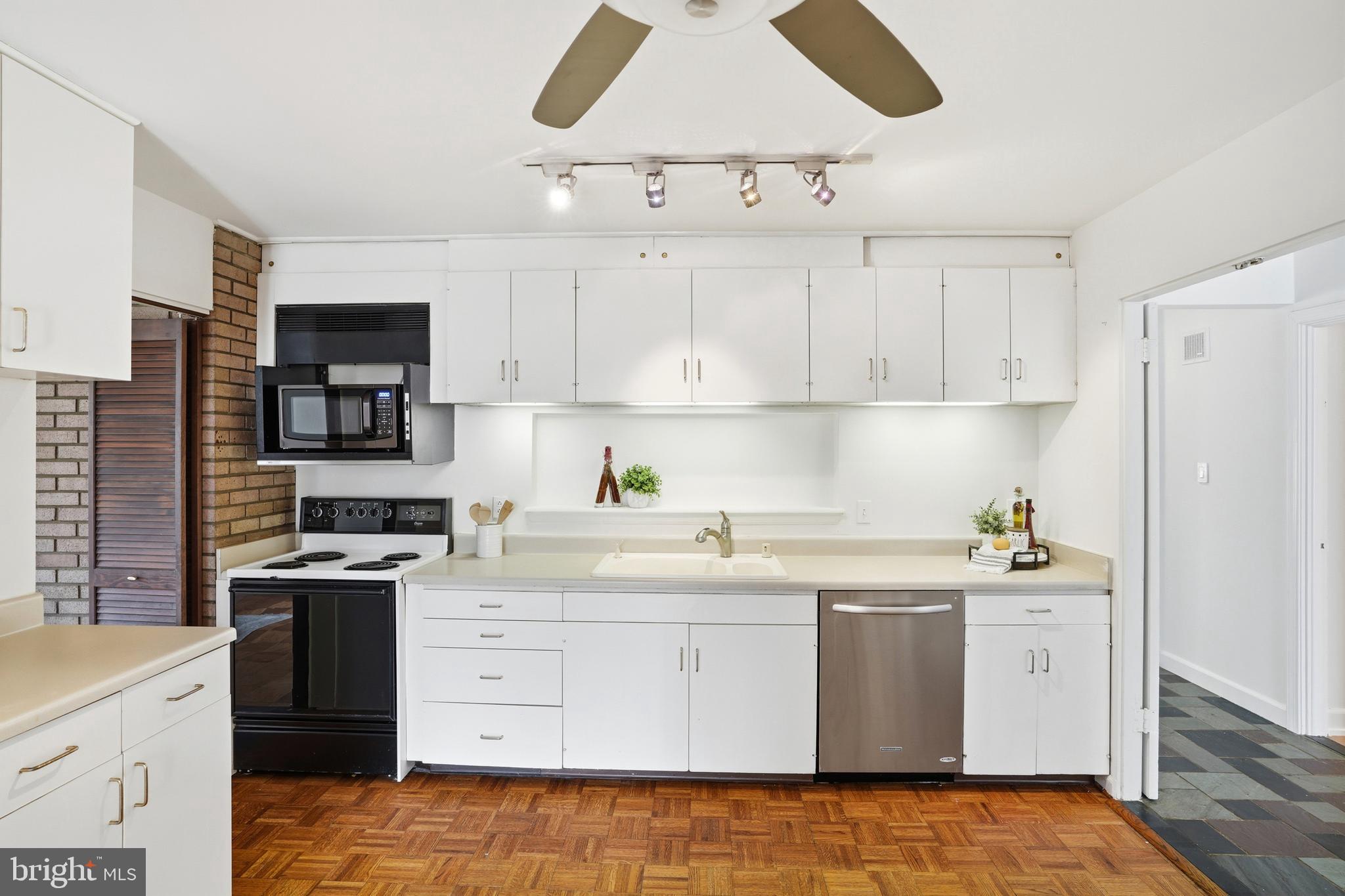 DOVER BALMORAL RIVERWOOD - Residential