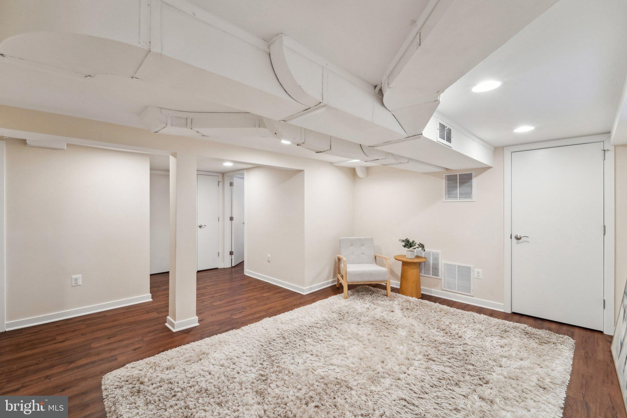 UNIVERSITY HILLS - Residential