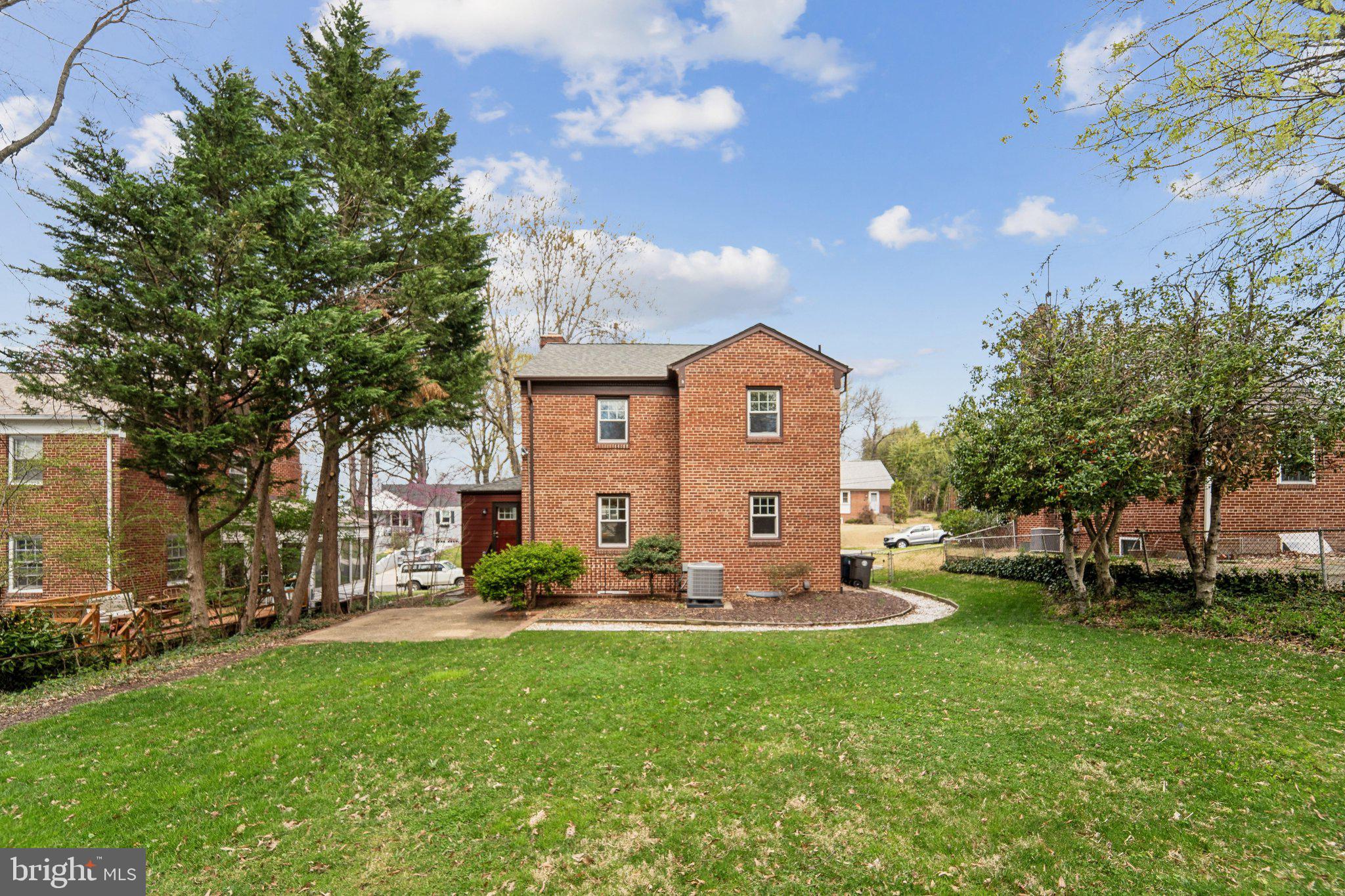 UNIVERSITY HILLS - Residential