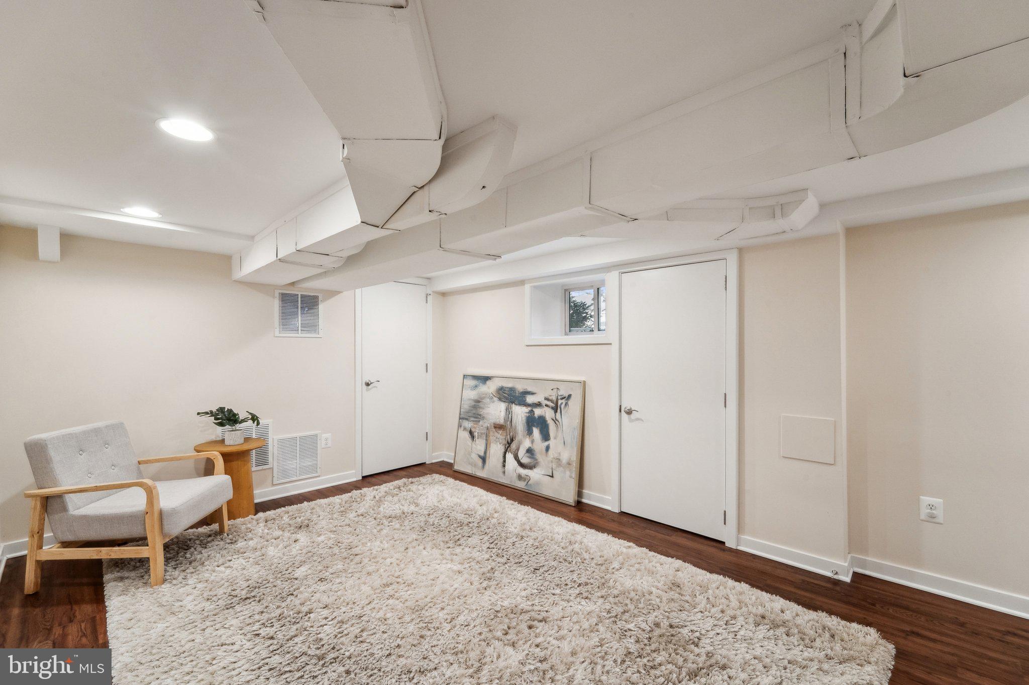 UNIVERSITY HILLS - Residential