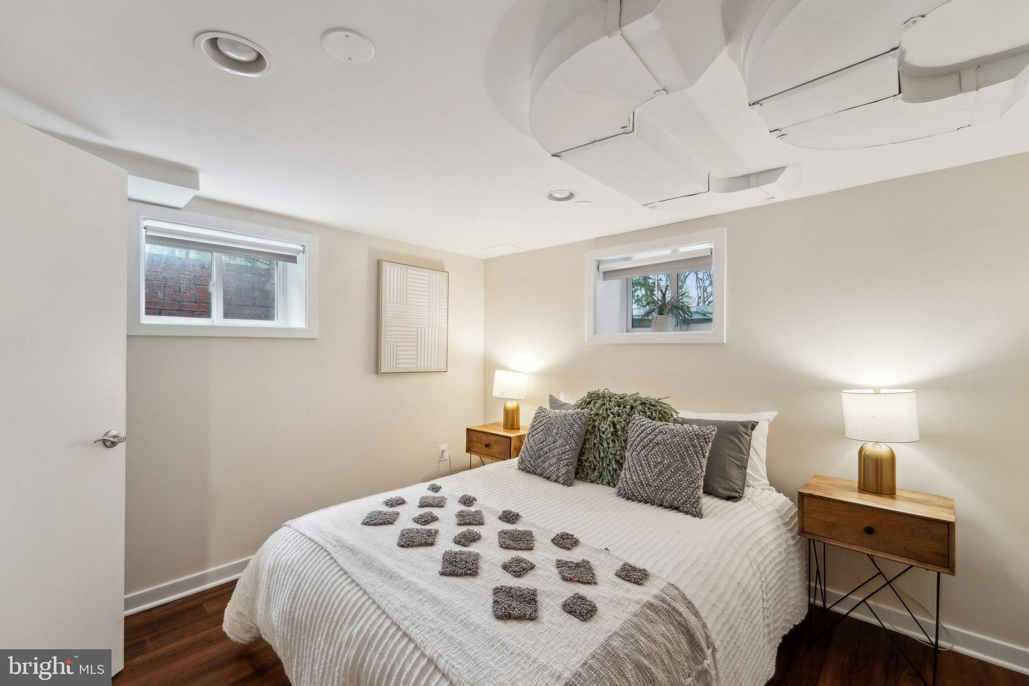 UNIVERSITY HILLS - Residential