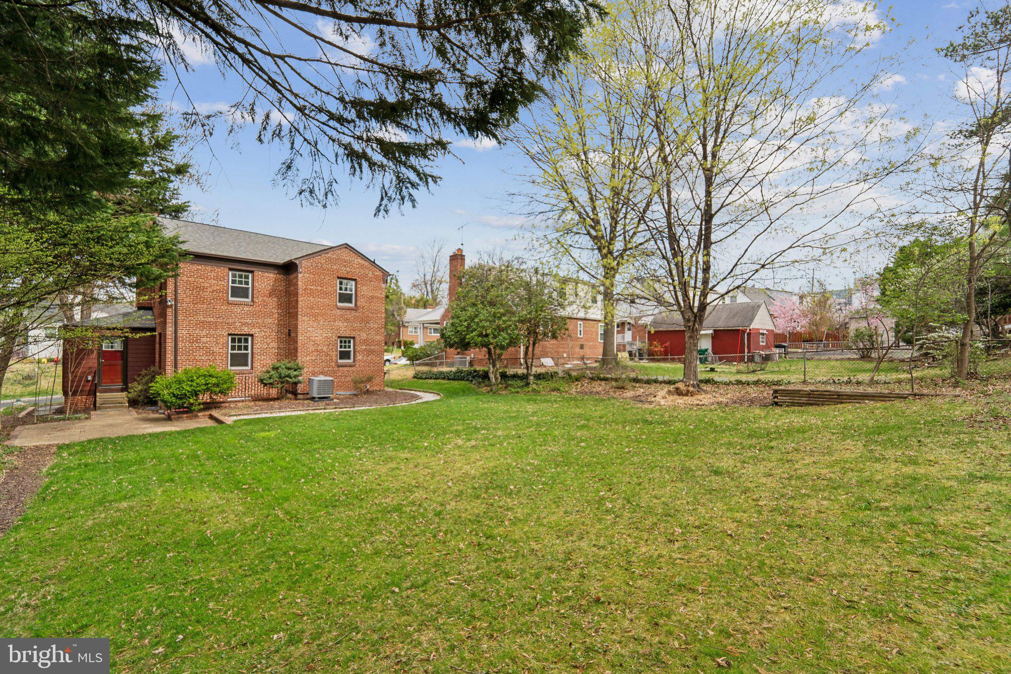 UNIVERSITY HILLS - Residential