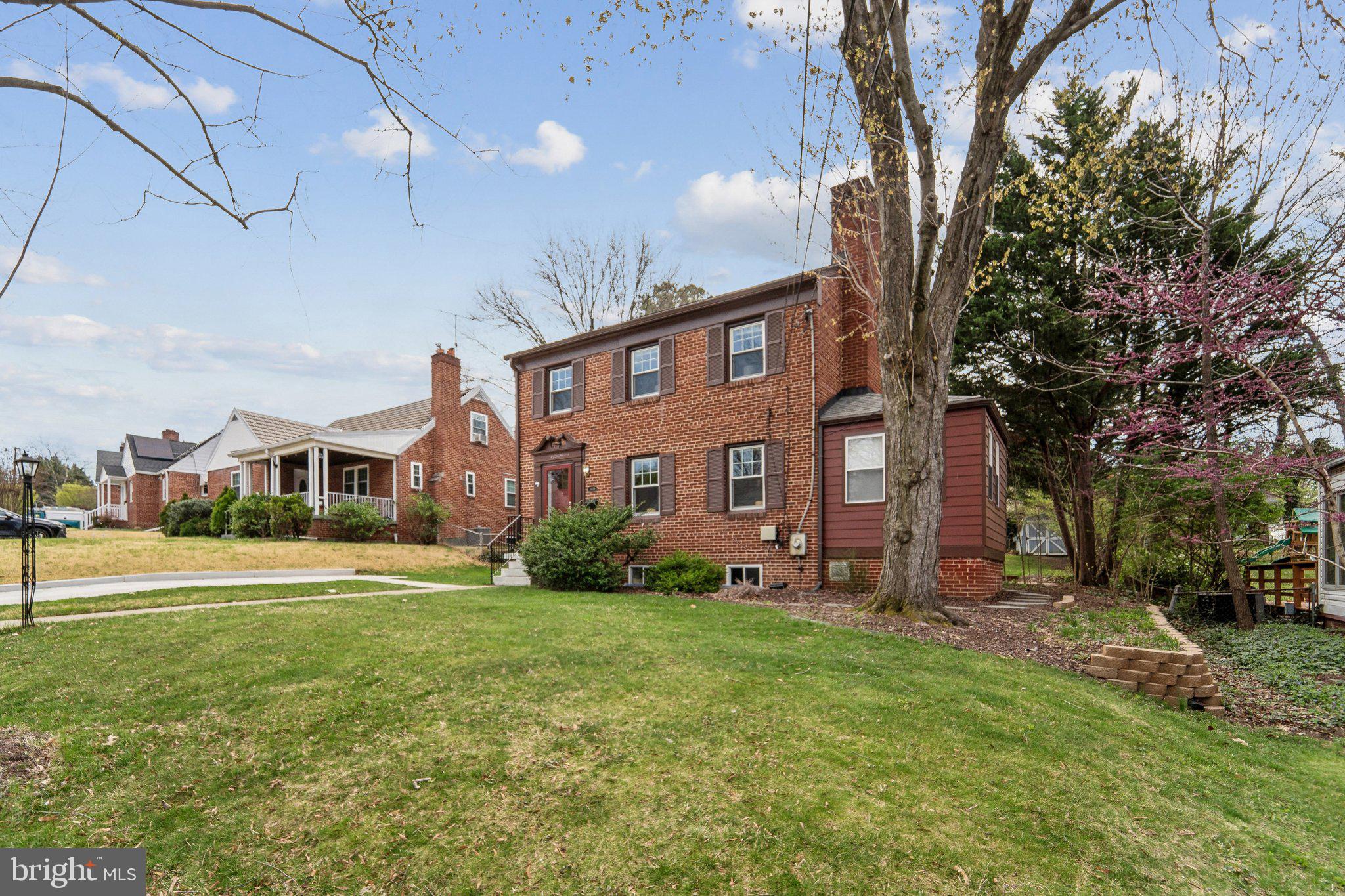 UNIVERSITY HILLS - Residential