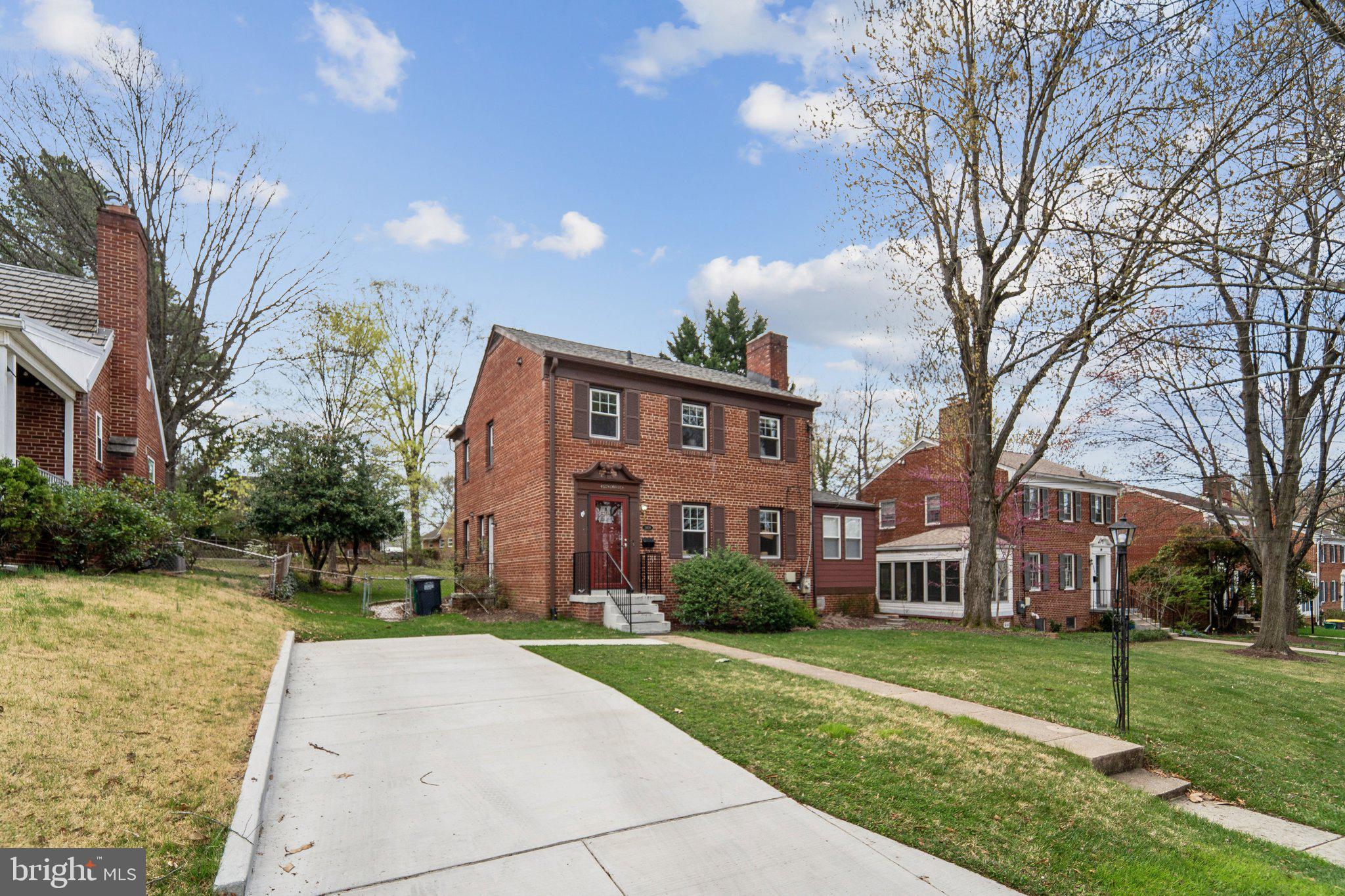 UNIVERSITY HILLS - Residential