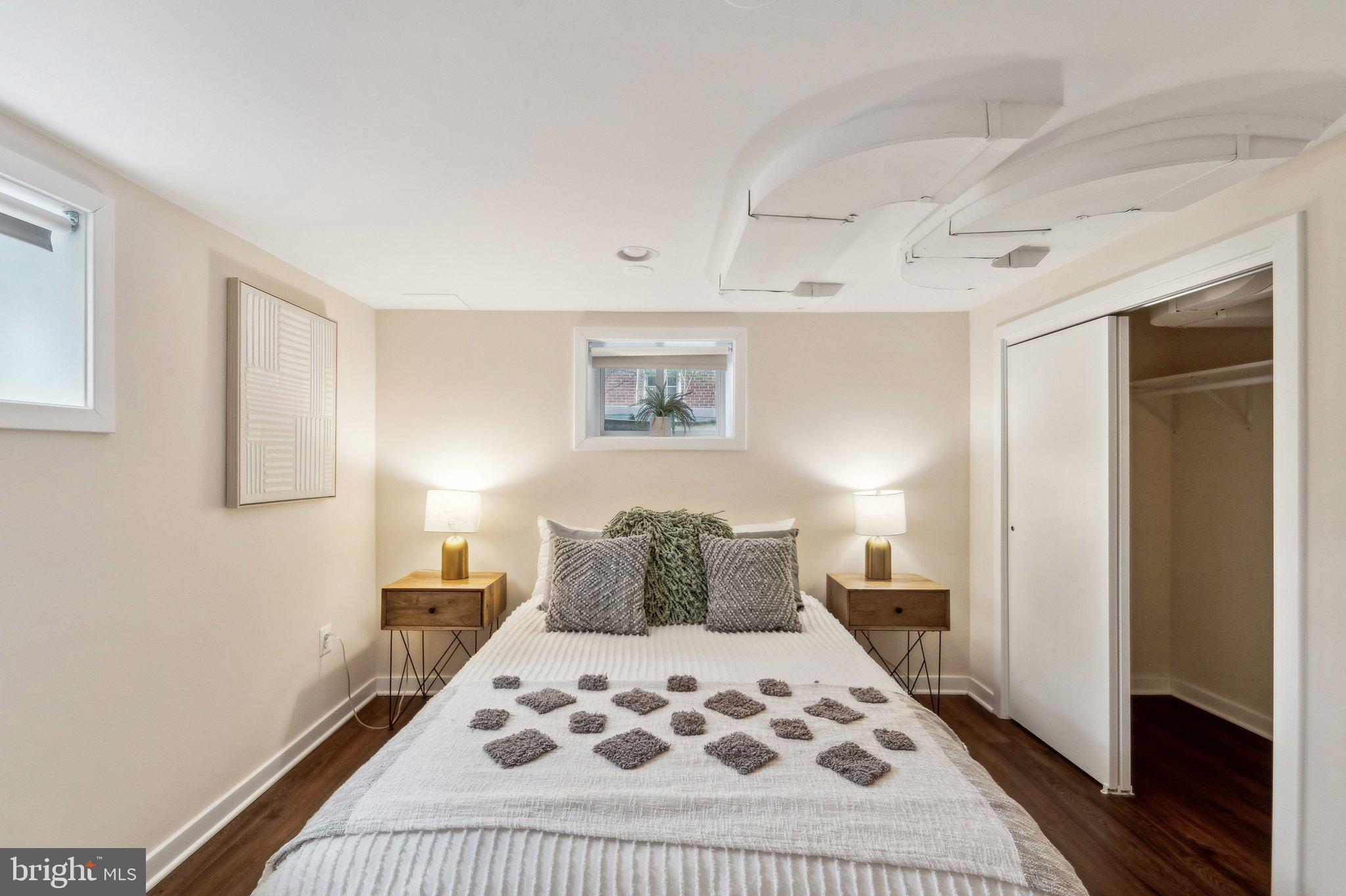 UNIVERSITY HILLS - Residential