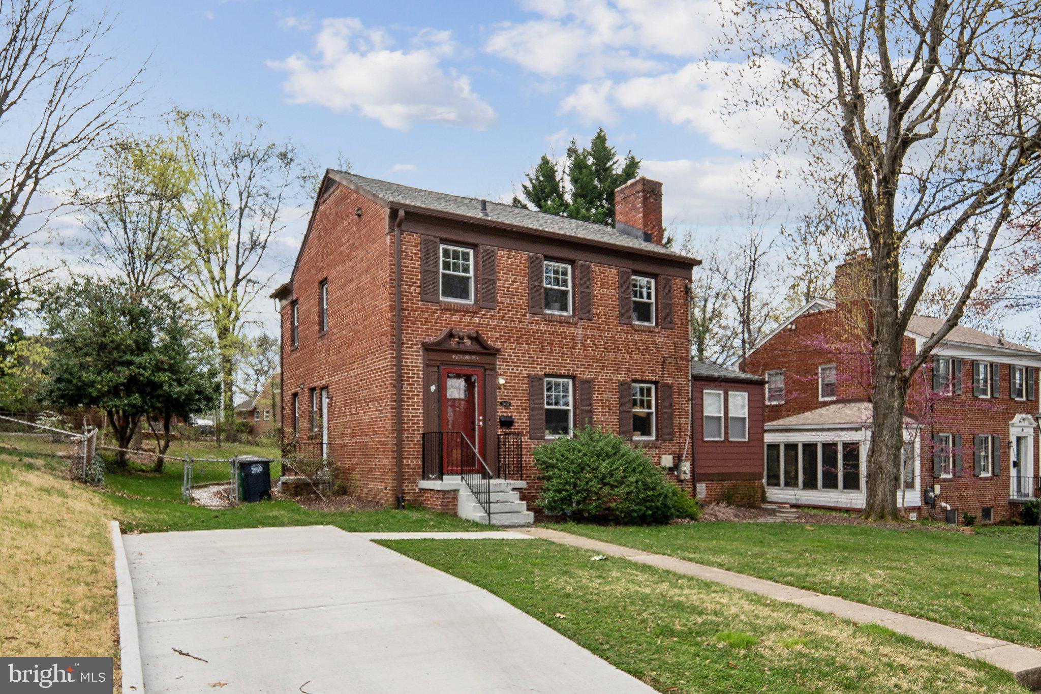 UNIVERSITY HILLS - Residential