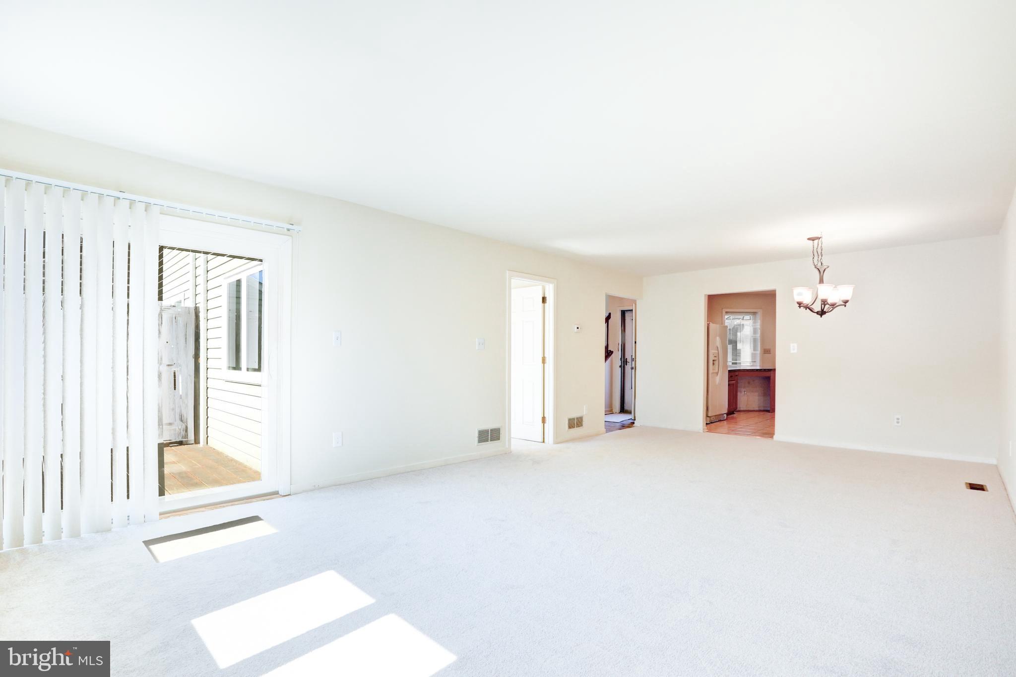 COUNTRY PLACE - Residential