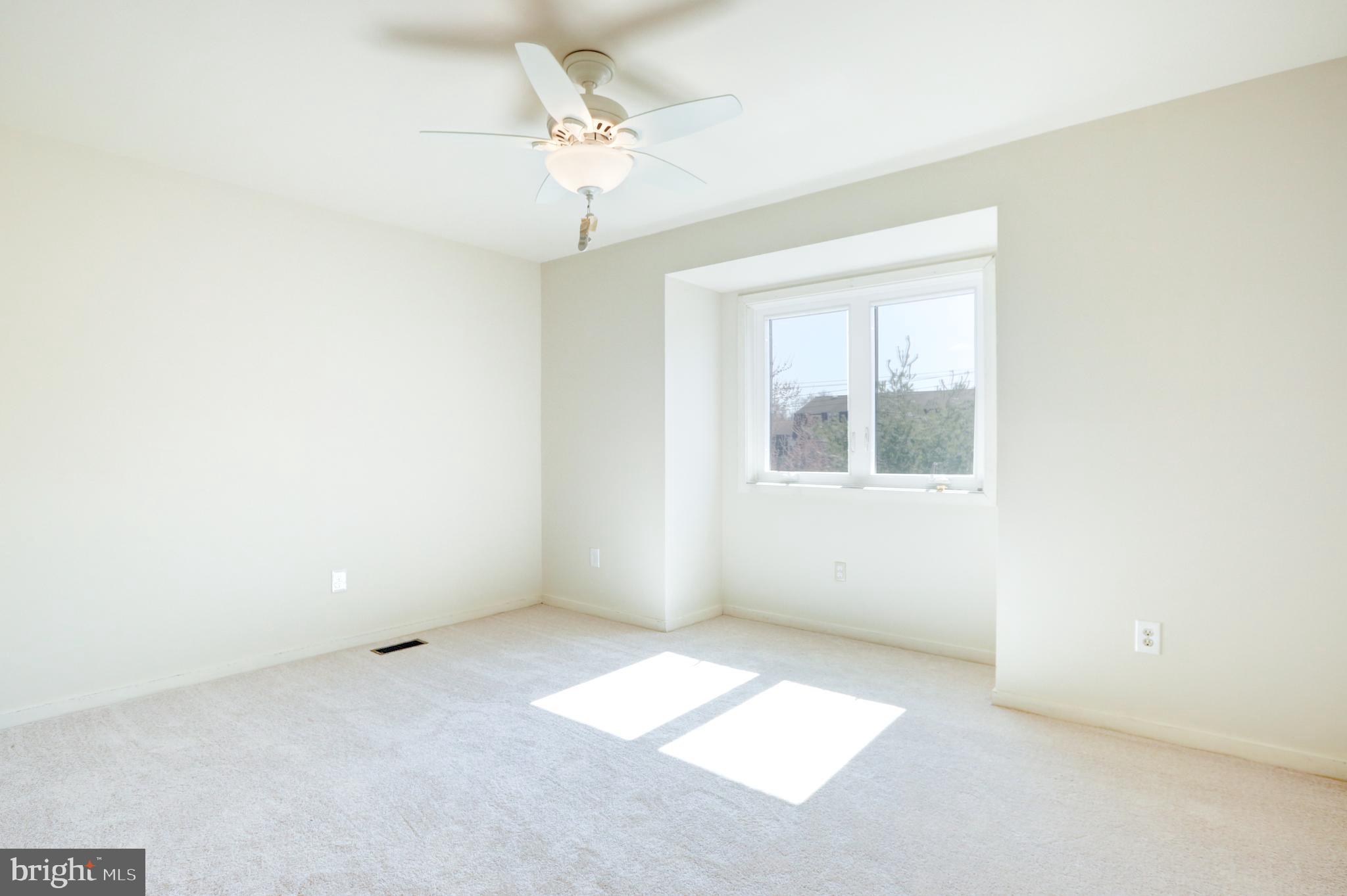 COUNTRY PLACE - Residential