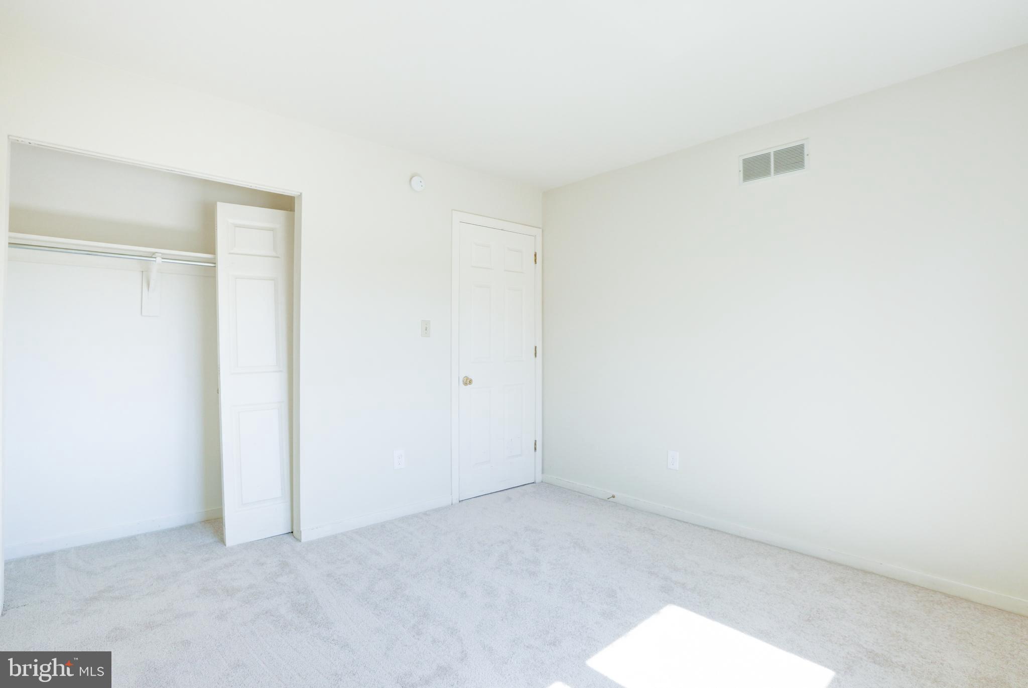 COUNTRY PLACE - Residential