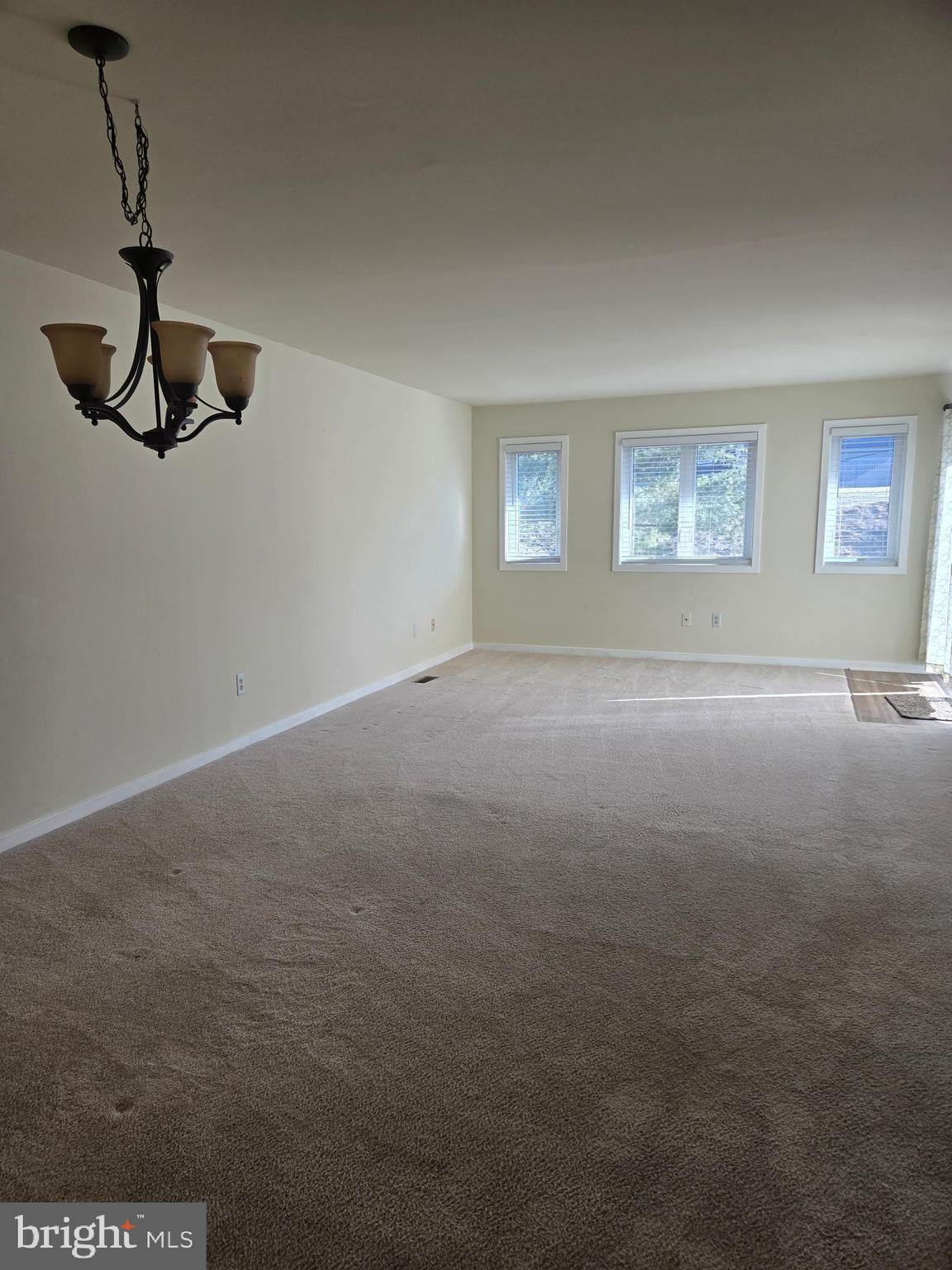 COUNTRY PLACE - Residential