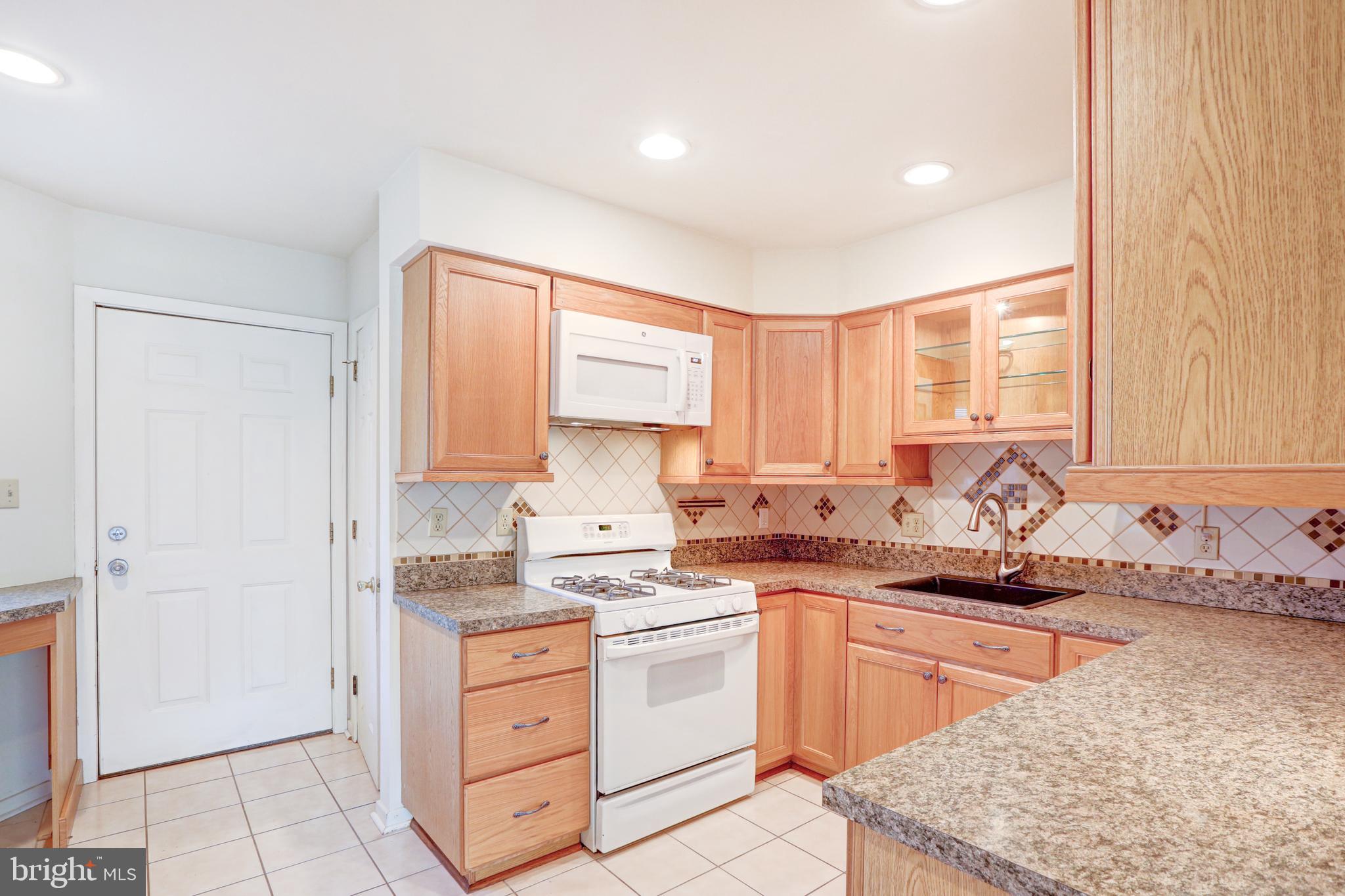 COUNTRY PLACE - Residential