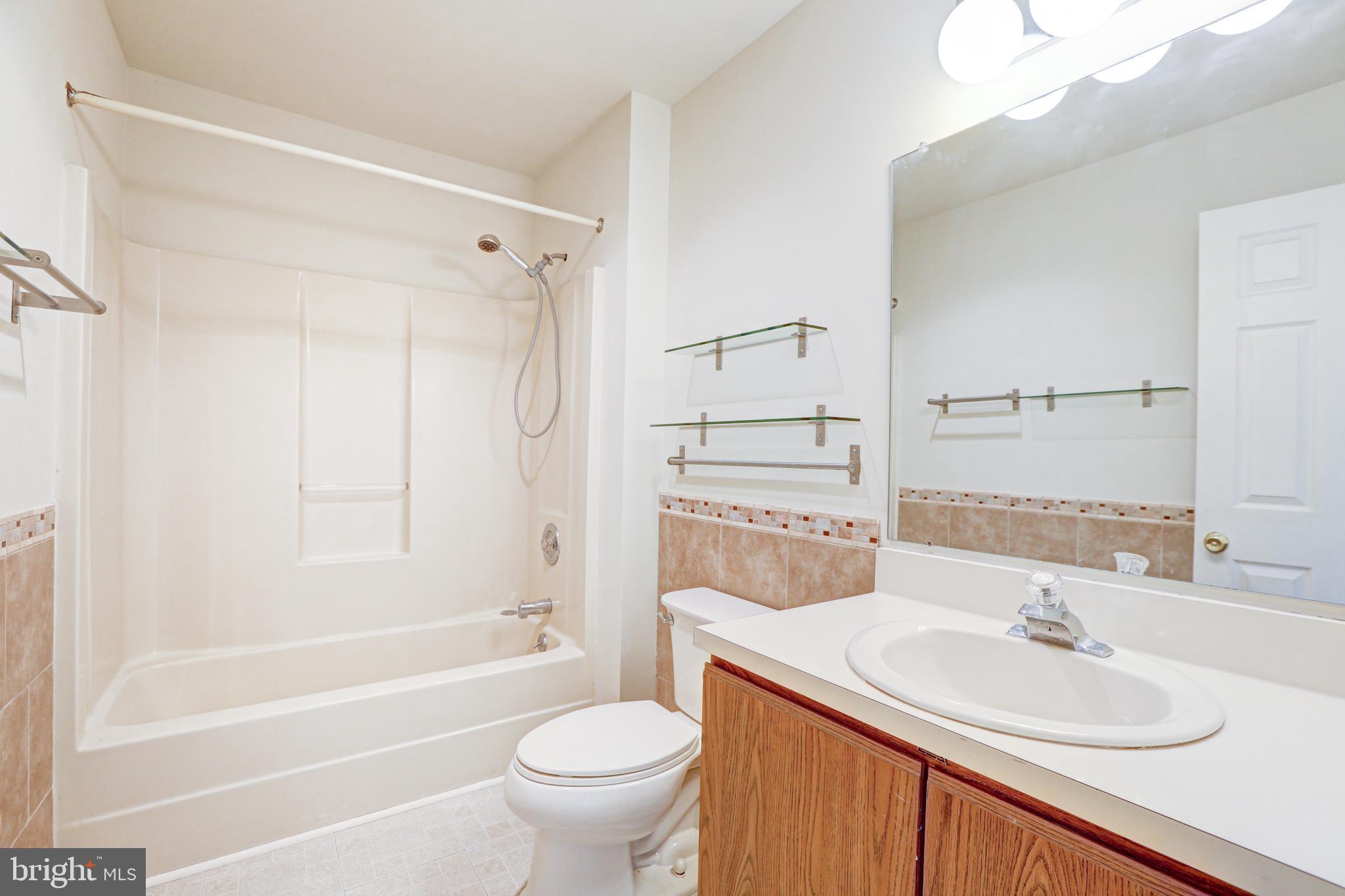 COUNTRY PLACE - Residential